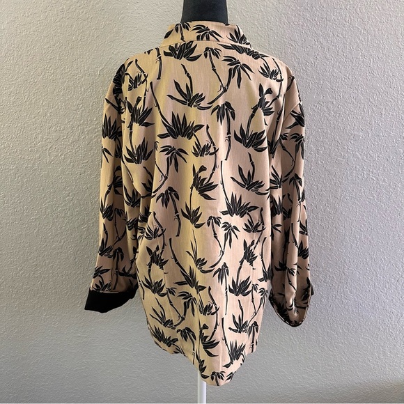 Black & Tan Floral Blouse – Size XL - Picture 4 of 7